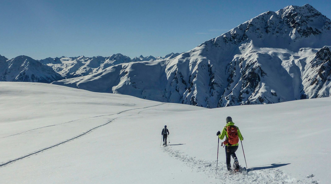 Snowshoeing in Switzerland, file photo