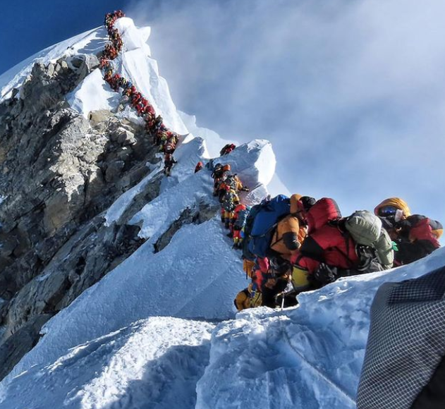 Crowding on Mount Everest in 2019 (AFP/Getty Images)