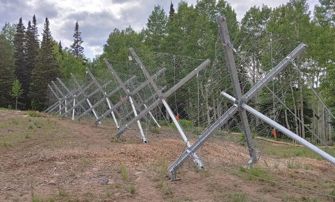 Avalanche fences